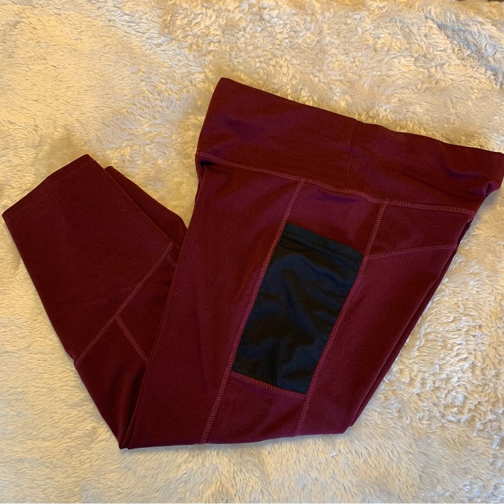 Yuna burgundy crop leggings with pockets size L/XL